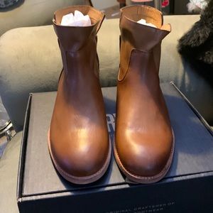 BNWT BEAUTIFUL FRYE BOOTS